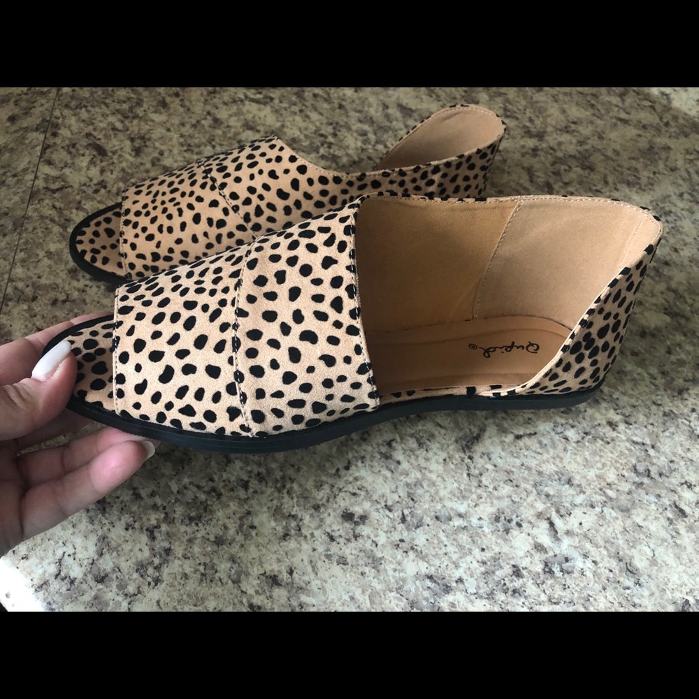 SOLD NWT- size 8 leopard, slip ons $35